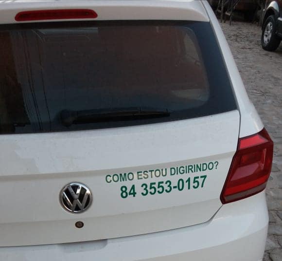 CÃ¢mara padroniza veÃ­culo prÃ³prio com adesivos