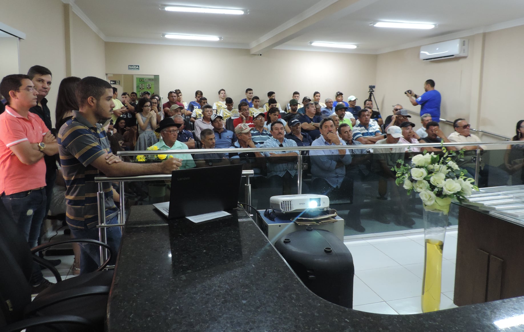 CÃ¢mara Municipal realiza sessÃ£o solene em homenagem Ã  desportistas