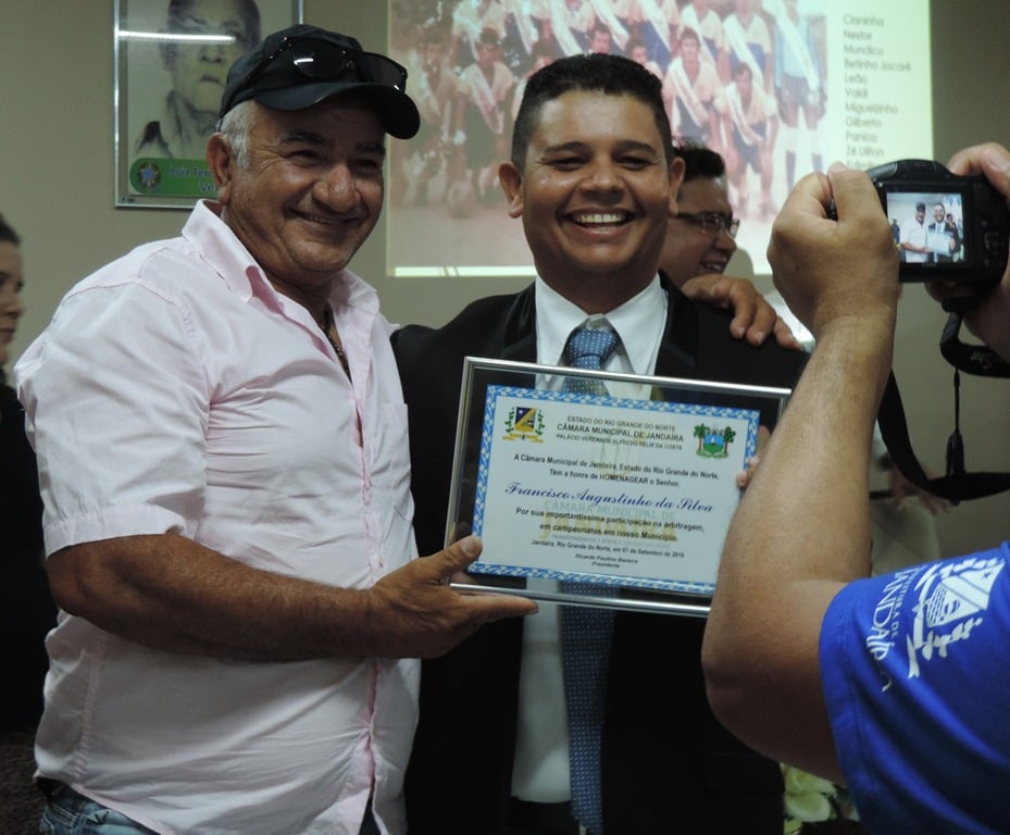 CÃ¢mara Municipal realiza sessÃ£o solene em homenagem Ã  desportistas